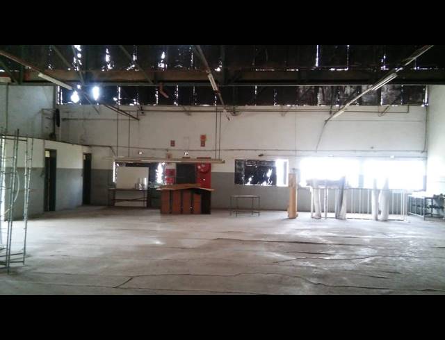 5,200M² WAREHOUSE TO LET IN AUREUS